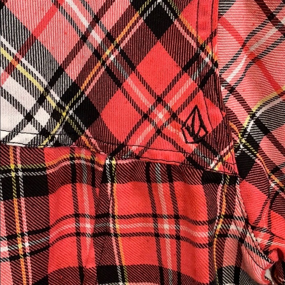 Junior’s Volcom Short Sleeve Plaid Snap Top Size M - Picture 9 of 10